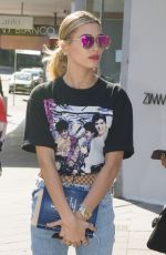 HAILEY BALDWIN Shopping in Paddington 12/04/2016