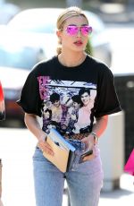 HAILEY BALDWIN Shopping in Paddington 12/04/2016