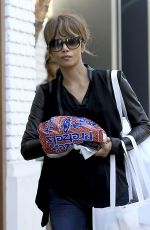 HALLE BERRY Shopping at Splendid in Beverly Hills 12/04/2016