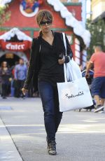 HALLE BERRY Shopping at Splendid in Beverly Hills 12/04/2016