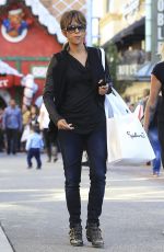 HALLE BERRY Shopping at Splendid in Beverly Hills 12/04/2016