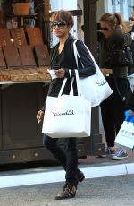 HALLE BERRY Shopping at Splendid in Beverly Hills 12/04/2016