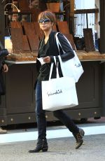 HALLE BERRY Shopping at Splendid in Beverly Hills 12/04/2016