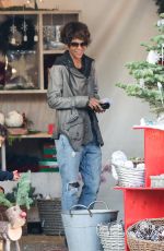 HALLE BERRY Shopping for a Christmas Tree in West Hollywood 12/05/2016