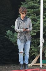 HALLE BERRY Shopping for a Christmas Tree in West Hollywood 12/05/2016