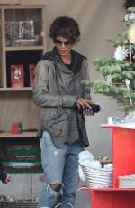 HALLE BERRY Shopping for a Christmas Tree in West Hollywood 12/05/2016
