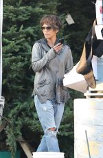 HALLE BERRY Shopping for a Christmas Tree in West Hollywood 12/05/2016