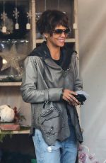 HALLE BERRY Shopping for a Christmas Tree in West Hollywood 12/05/2016