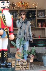 HALLE BERRY Shopping for a Christmas Tree in West Hollywood 12/05/2016