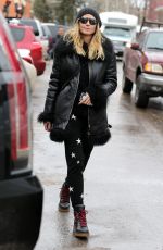 HEIDI KLUM Shopping in Aspen 12/22/2016