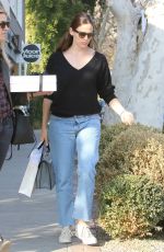 JENNIEFR GARNER Shopping at Line and Moon Juice in West Hollywood 12/05/2016