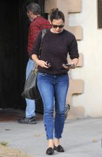 JENNIFER GARNER Out and About in Los Angeles 12/06/2016