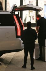 JENNIFER LOPEZ Shopping in Beverly Hills 12/22/2016