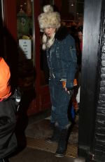 KATE HUDSON Shopping at Boogies in Aspen 12/22/2016