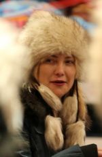 KATE HUDSON Shopping at Boogies in Aspen 12/22/2016
