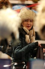 KATE HUDSON Shopping at Boogies in Aspen 12/22/2016