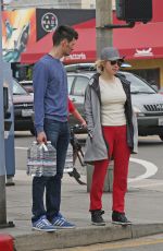 KATHERYN WINNICK Leaves Mercedes Restaurant in Venice Beach 12/11/2016