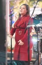 KELLY CLARKSON on the Set of Good Morning America in New York 12/05/2016