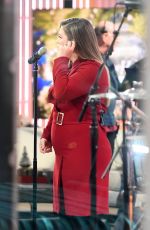 KELLY CLARKSON on the Set of Good Morning America in New York 12/05/2016