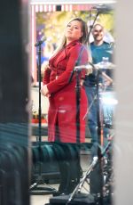 KELLY CLARKSON on the Set of Good Morning America in New York 12/05/2016