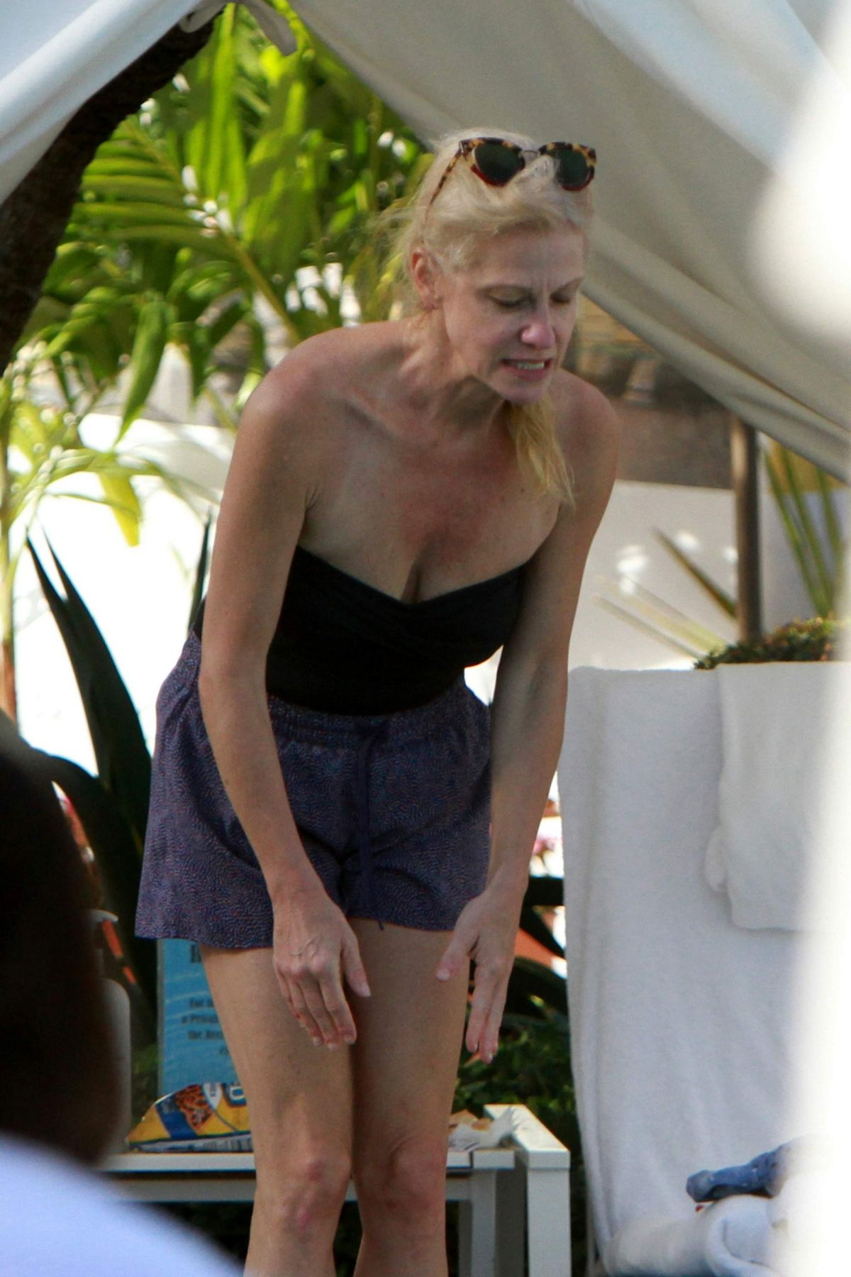 KELLYANNE CONWAY Out in Miami 11/28/2016.