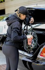 KHLOE KARDASHIAN Leaves a Gym in Los Angeles 12/04/2016