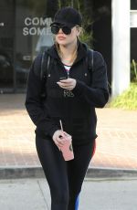 KHLOE KARDASHIAN Leaves a Gym in Los Angeles 12/04/2016