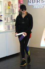 KHLOE KARDASHIAN Leaves a Gym in Los Angeles 12/04/2016