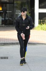 KHLOE KARDASHIAN Leaves a Gym in Los Angeles 12/04/2016