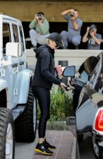 KHLOE KARDASHIAN Leaves a Gym in Los Angeles 12/04/2016