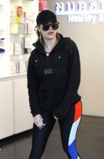 KHLOE KARDASHIAN Leaves a Gym in Los Angeles 12/04/2016