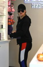 KHLOE KARDASHIAN Leaves a Gym in Los Angeles 12/04/2016