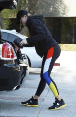 KHLOE KARDASHIAN Leaves a Gym in Los Angeles 12/04/2016