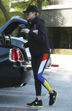 KHLOE KARDASHIAN Leaves a Gym in Los Angeles 12/04/2016