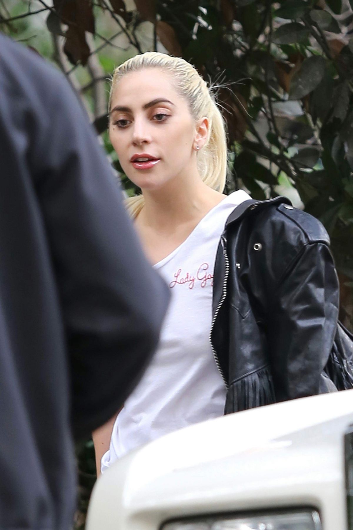 LADY GAGA at Bradley Cooper’s House in Brentwood 12/10/2016 – HawtCelebs1200 x 1800