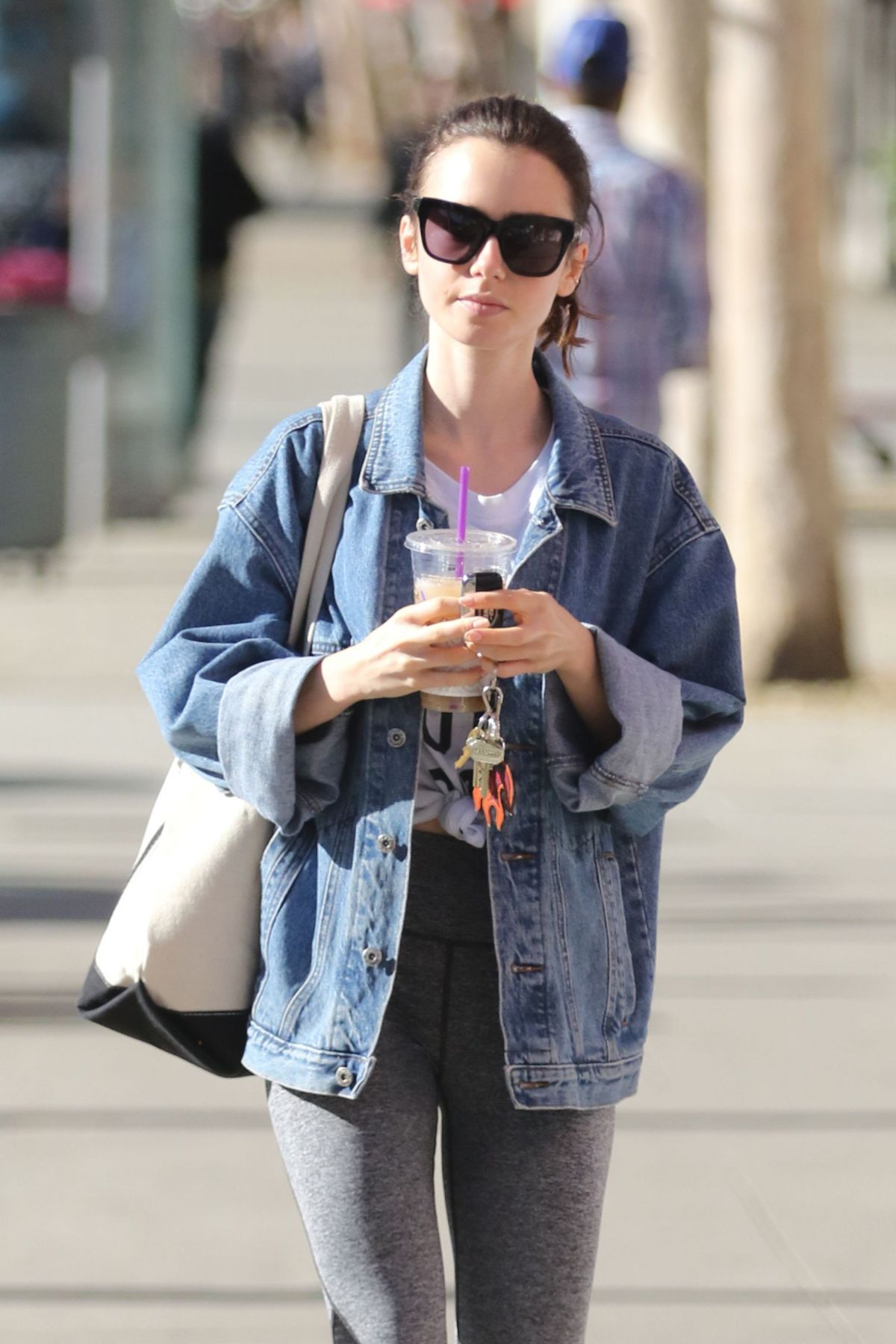 LILY COLLINS Leaves a Gym in West Hollywood 12/03/2016 LILY COLLINS Leaves a Gym in West Hollywood 12/03/2016