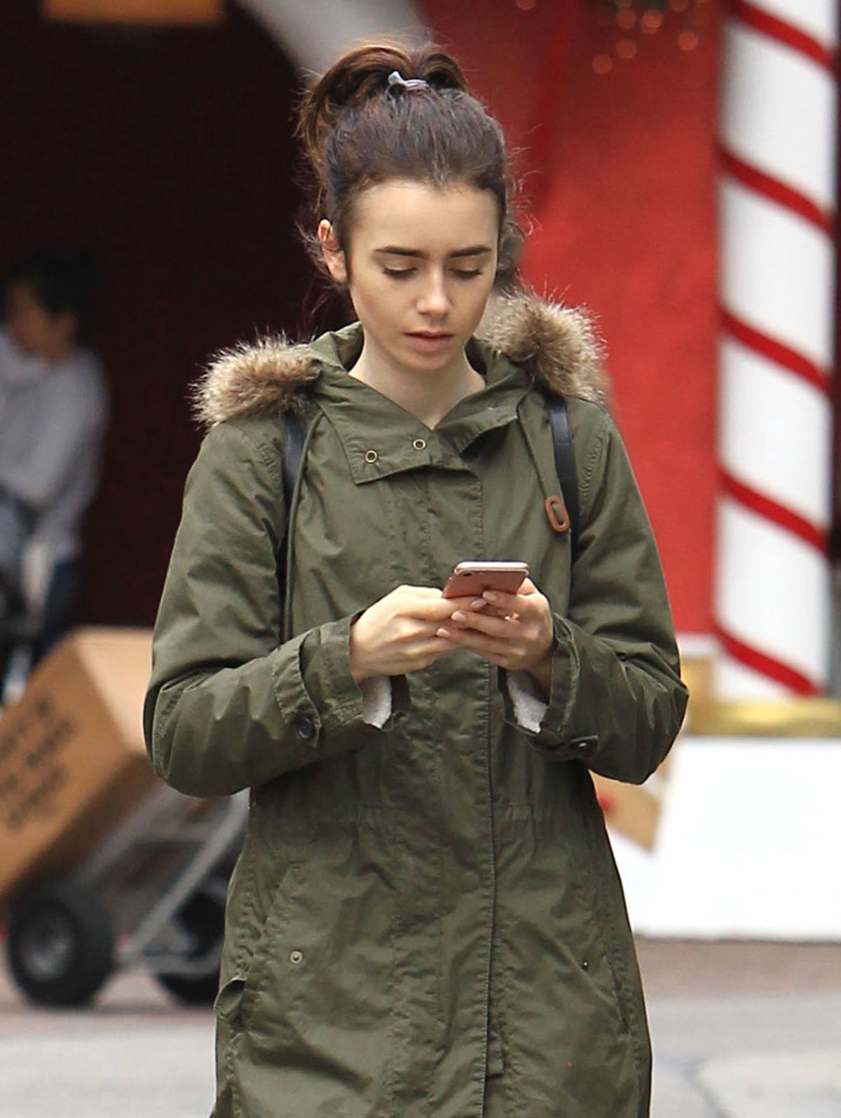 LILY COLLINS Shopping at The Grove in Los Angeles 12/09/2016 LILY COLLINS Shopping at The Grove in Los Angeles 12/09/2016