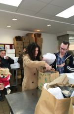 LISA VANDERPUMP Doing Charity Work at Christmas Time in New York 12/22/2016