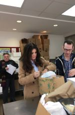 LISA VANDERPUMP Doing Charity Work at Christmas Time in New York 12/22/2016