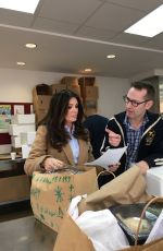 LISA VANDERPUMP Doing Charity Work at Christmas Time in New York 12/22/2016