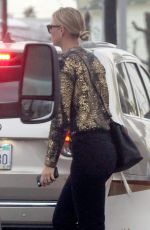 MARIA SHARAPOVA Out for Shopping in Venice 12/21/2016