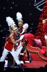 MARIAH CAREY Performs at VH1