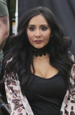 NICOLE SNOOKI POLIZZI on the Set of Extra in Universal City 12/06/2016