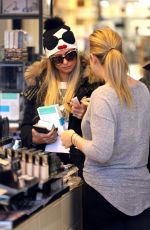 PARIS HILTON Shopping at Gorsurch Ltd. in Aspen 12/26/2016