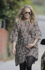 Pregnant MOLLY SIMS Out and About in Santa Monica 12/08/2016