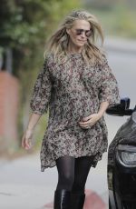 Pregnant MOLLY SIMS Out and About in Santa Monica 12/08/2016