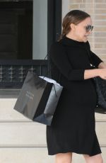 Pregnant NATALIE PORTMAN Shopping at Barneys New York in Los Angeles 12/13/2016