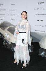 RACHAEL LEIGH COOK at 