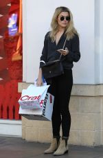 RACHAEL TAYLOR Shopping at Crate & Barrel at The Grove in Los Angeles 12/20/2016