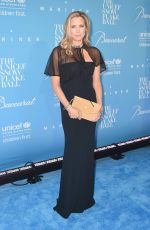 TEA LEONI at 12th Annual Unicef Snowflake Ball in New York 11/29/2006
